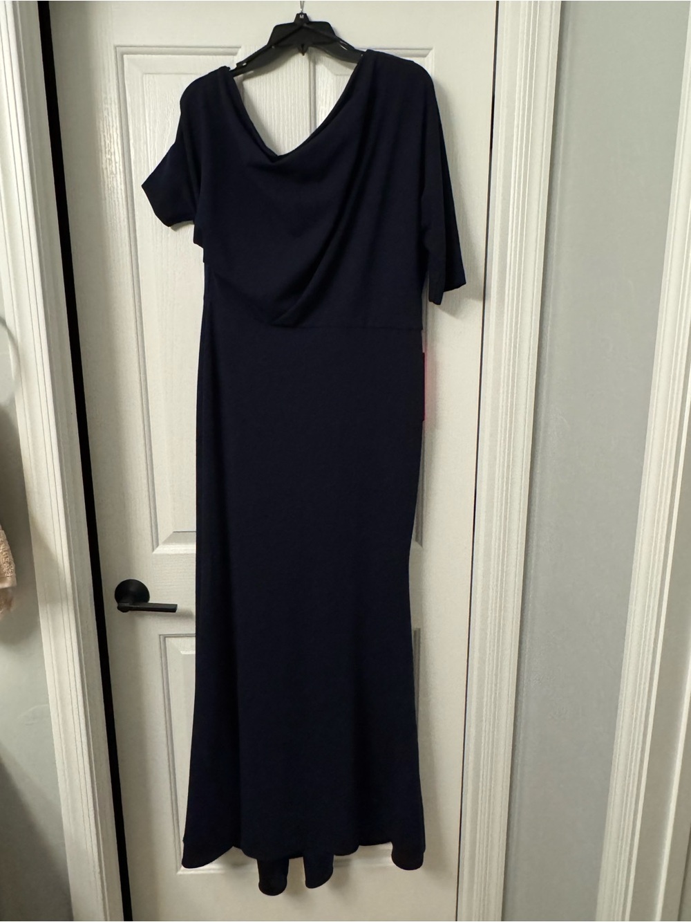 NWT Betsy & Adam Navy Off-The-Shoulder Scuba Crepe Evening Gown in Navy - Picture 2 of 7
